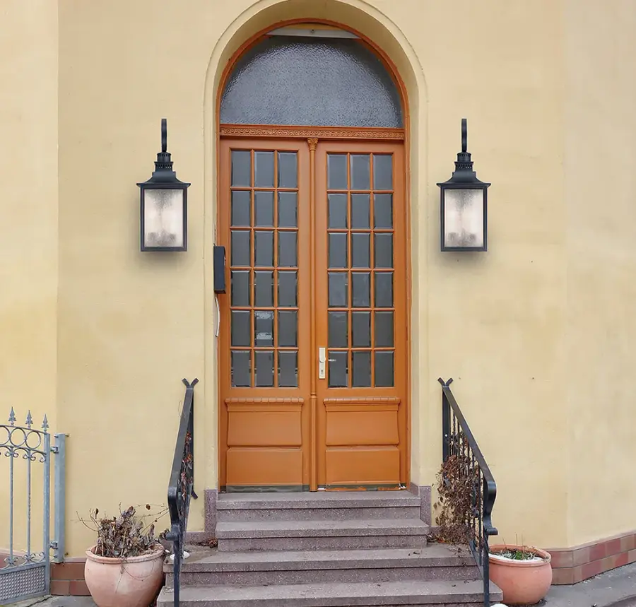 Monte Grande 3-Light Outdoor Wall Lantern in English Bronze - Image 3