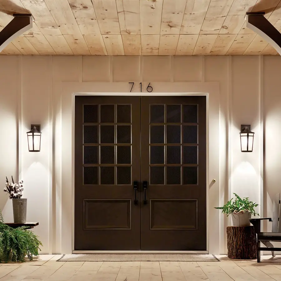 Classic Outdoor Wall Light with Warm Etched Glass and Wet-Rated Durability - Image 4