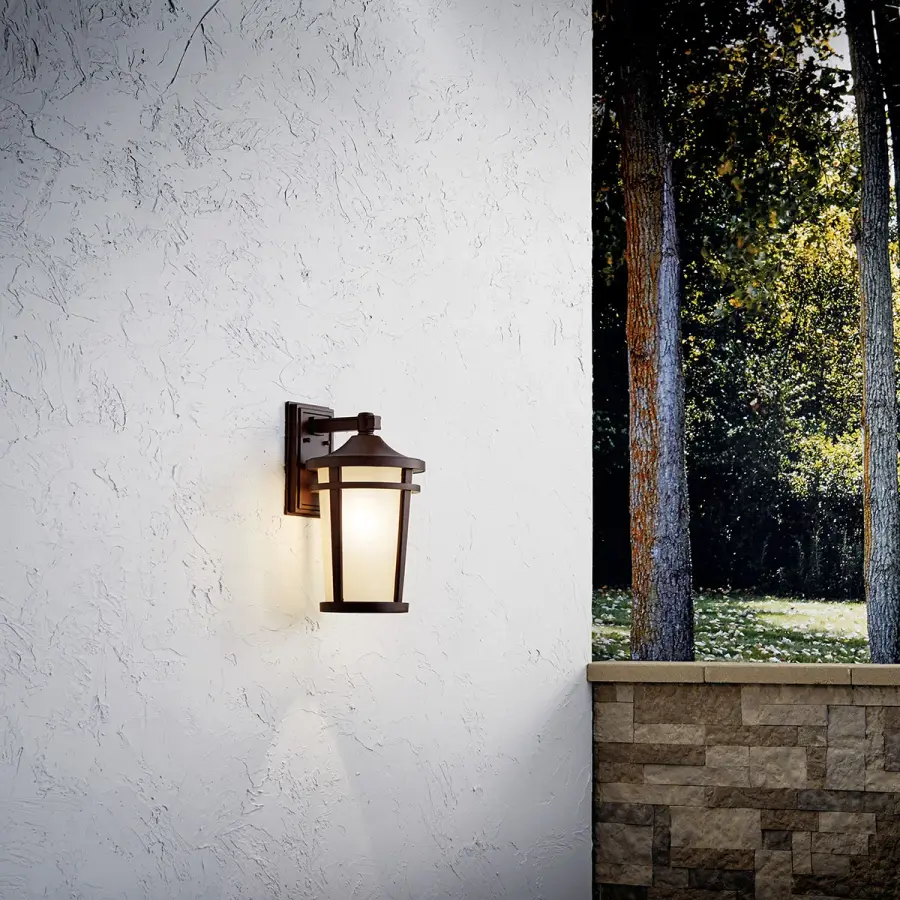 Classic Outdoor Wall Light with Warm Etched Glass and Wet-Rated Durability - Image 3