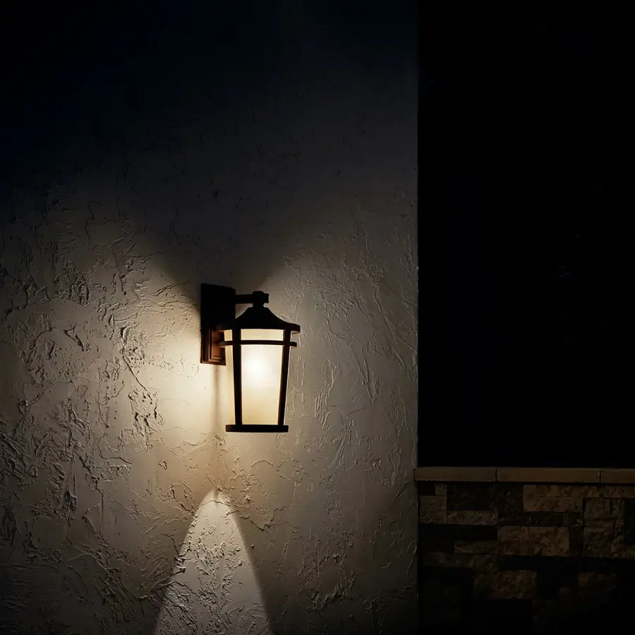 Classic Outdoor Wall Light with Warm Etched Glass and Wet-Rated Durability - Image 4