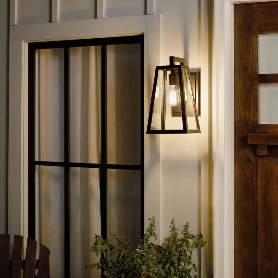 Classic Outdoor Wall Light with Clear Glass and Wet-Rated Durability - Image 6