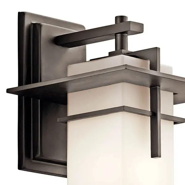 Classic Outdoor Wall Light with Timeless Bronze Finish - Image 3