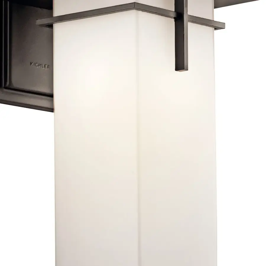 Classic Outdoor Wall Light with Timeless Bronze Finish - Image 3