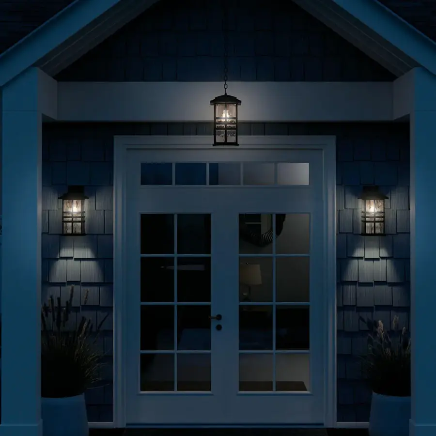 Classic Outdoor Wall Light with Hammered Glass and Weather Protection - Image 6