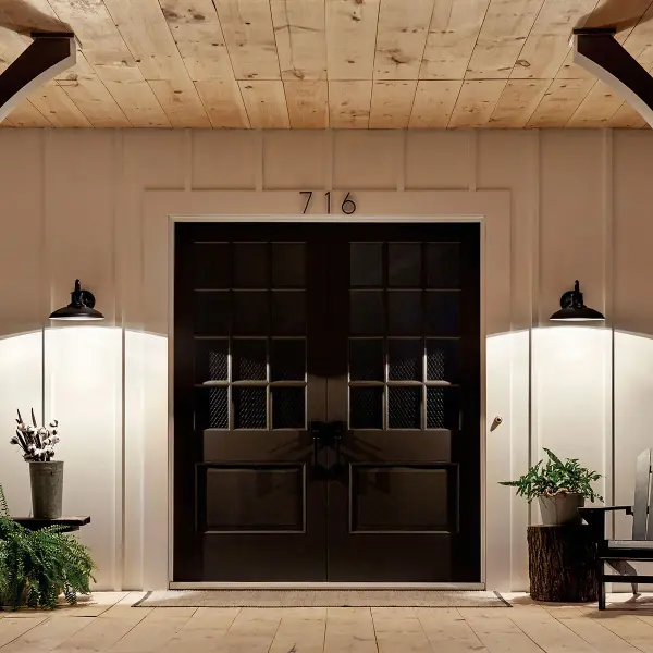 Classic Outdoor Wall Light with Weather-Resistant Durability - Image 5