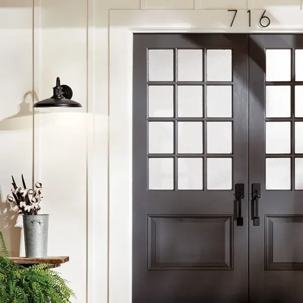 Classic Outdoor Wall Light with Wet-Rated Durability - Image 3