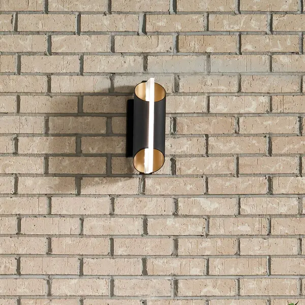 Sleek Contemporary Outdoor Wall Light with Integrated LED - Image 4