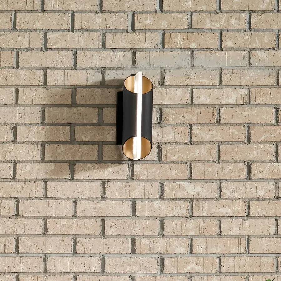 Sleek Contemporary Outdoor Wall Light with Integrated LED - Image 4