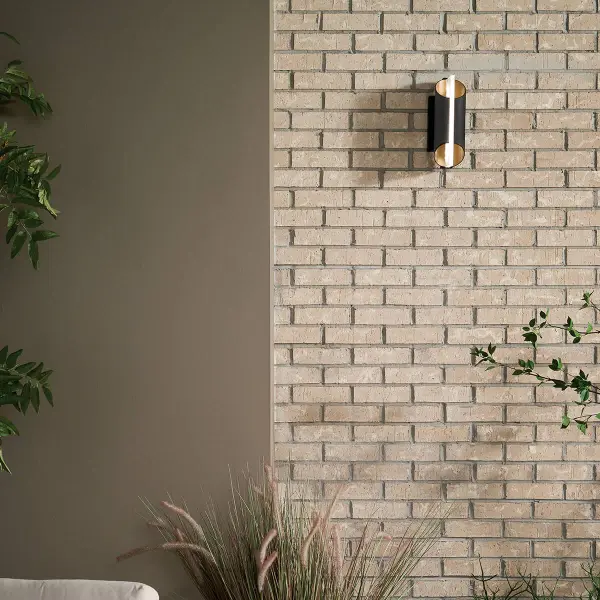 Sleek Contemporary Outdoor Wall Light with Integrated LED - Image 5