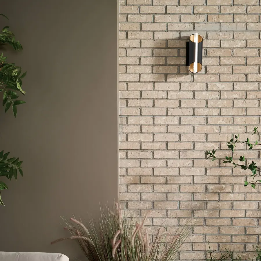 Sleek Contemporary Outdoor Wall Light with Integrated LED - Image 5
