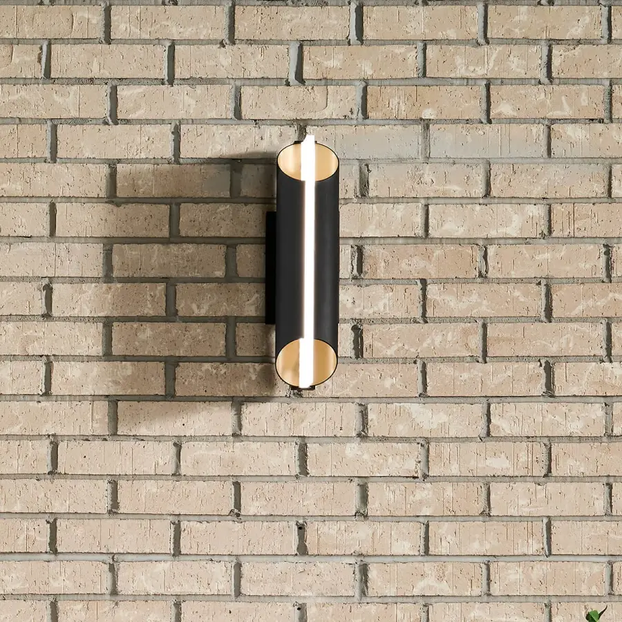 Sleek Contemporary Outdoor Wall Light with Integrated LED - Image 4