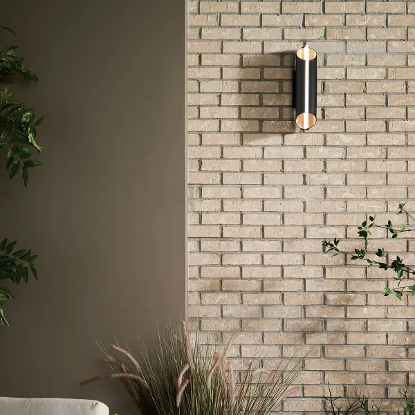 Sleek Contemporary Outdoor Wall Light with Integrated LED - Image 5
