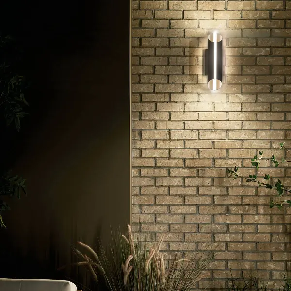 Sleek Contemporary Outdoor Wall Light with Integrated LED - Image 6