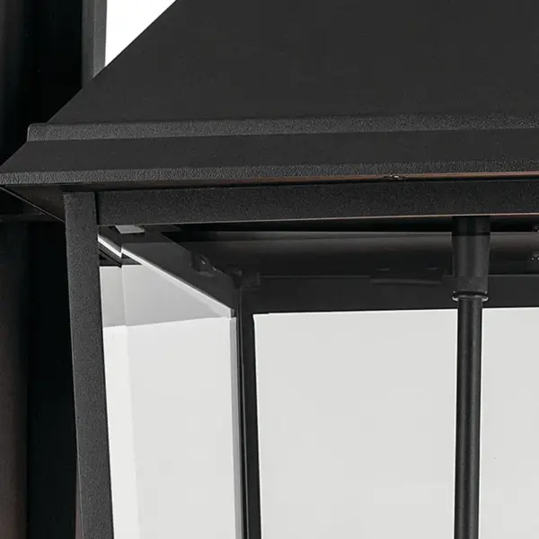 Elegant Traditional Outdoor Lighting with Beveled Glass Detail - Image 3