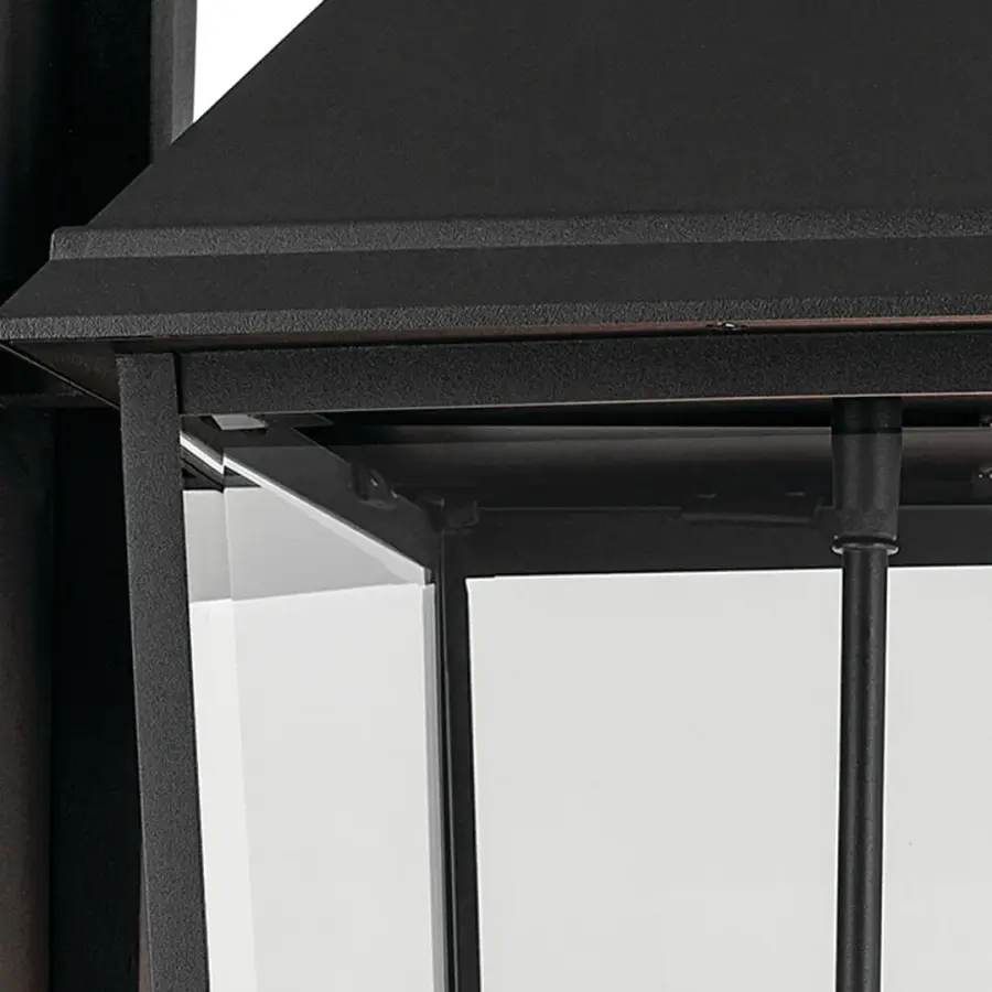 Elegant Traditional Outdoor Lighting with Beveled Glass Detail - Image 3