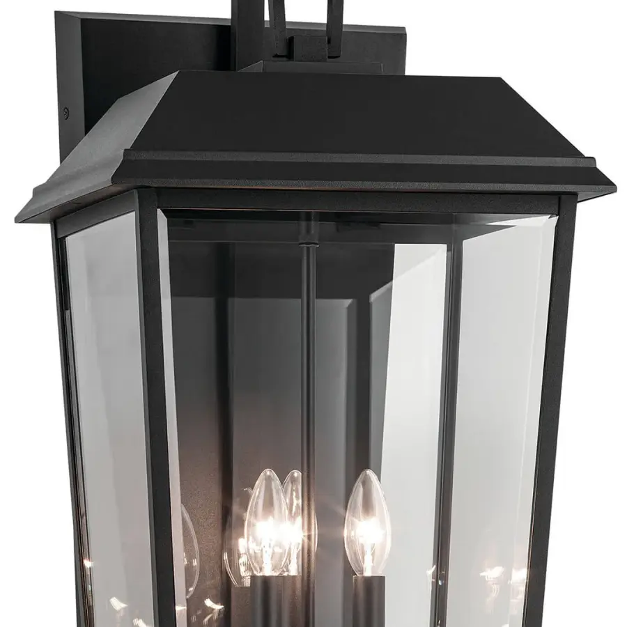 Elegant Traditional Outdoor Lighting with Beveled Glass Detail - Image 4