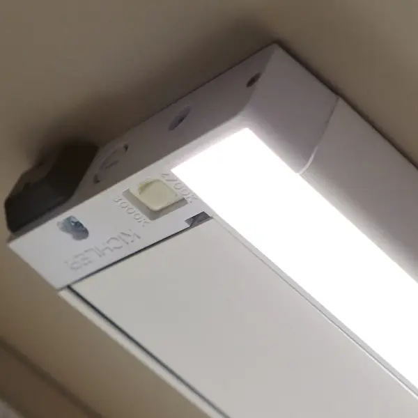 6U Series 8" LED Under Cabinet Light - Image 4