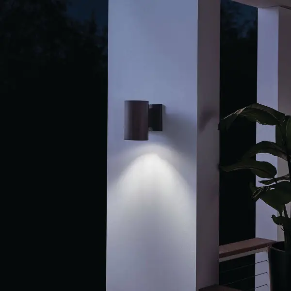 Compact Dark Sky Compliant Outdoor Wall Light with Clean Cylinder Design - Image 4