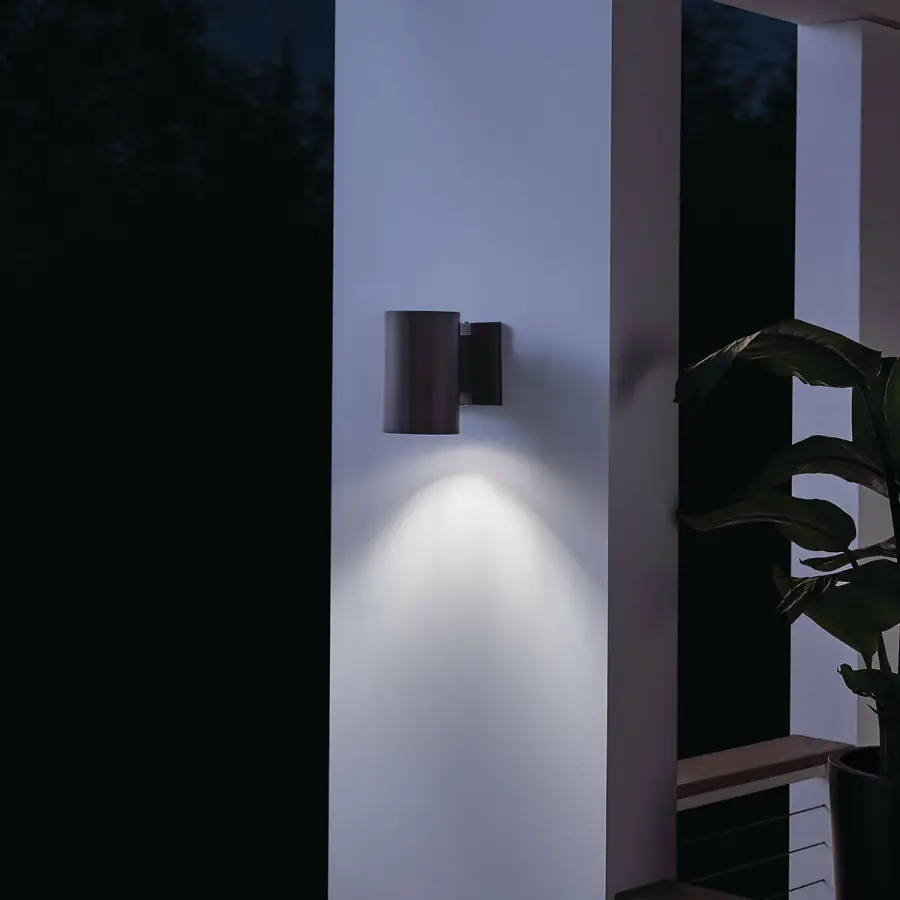 Compact Dark Sky Compliant Outdoor Wall Light with Clean Cylinder Design - Image 4