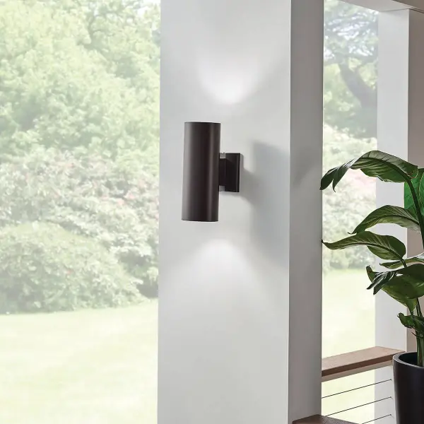 Versatile Contemporary Outdoor Wall Light with Up/Down Illumination - Image 3