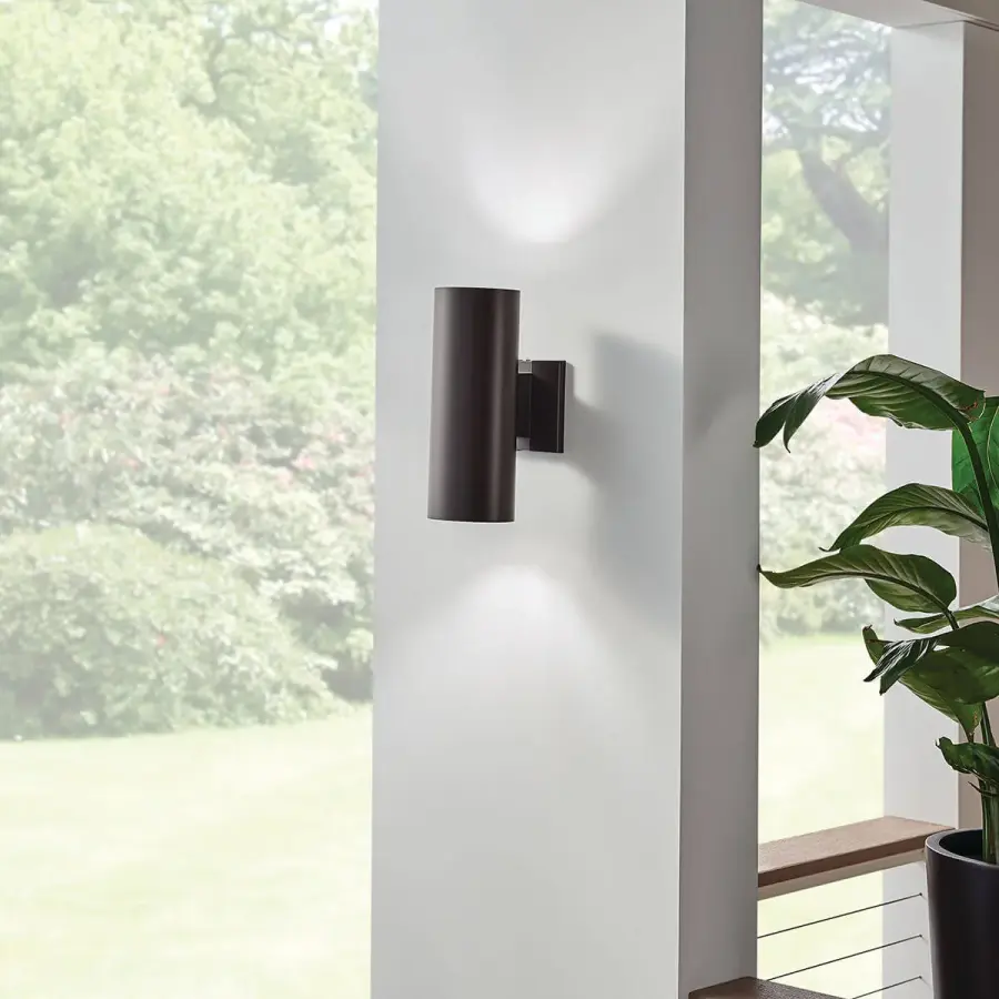Versatile Contemporary Outdoor Wall Light with Up/Down Illumination - Image 3