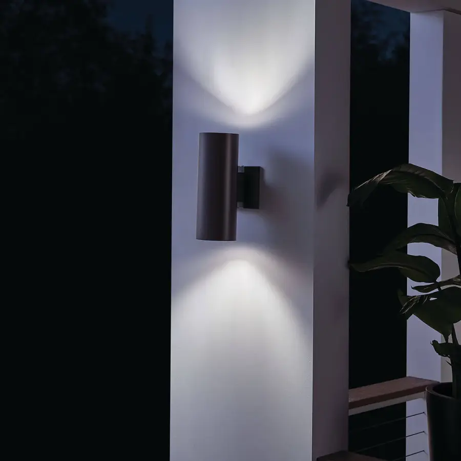 Versatile Contemporary Outdoor Wall Light with Up/Down Illumination - Image 4