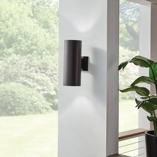 Versatile Contemporary Outdoor Wall Light with Up/Down Illumination - Image 3