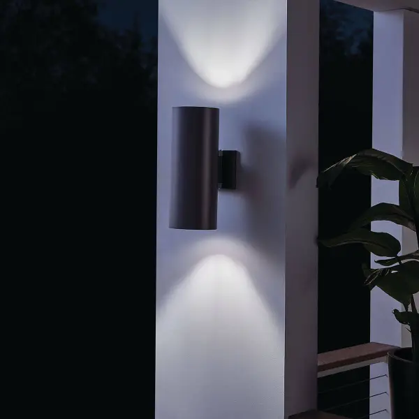 Versatile Contemporary Outdoor Wall Light with Up/Down Illumination - Image 5