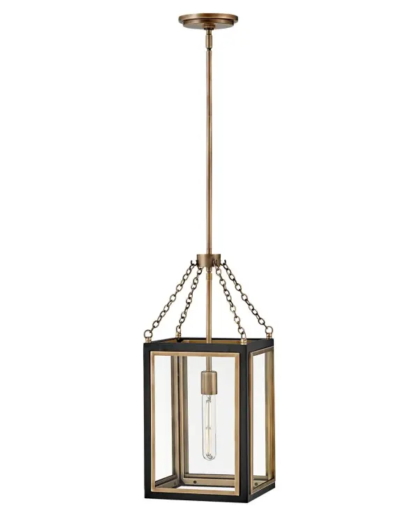 Traditional in style and unique in character, Shaw is a showstopper for indoor and outdoor spaces. Distinguished by its dramatic frame and enchanting design elements, Shaw’s robust, clear glass panels, rich two-tone finish, and captivating details unite to deliver dashing heritage charm.