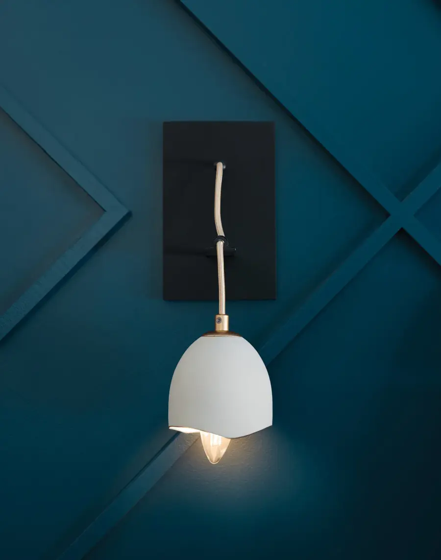 Medium Single Light Sconce - Image 4