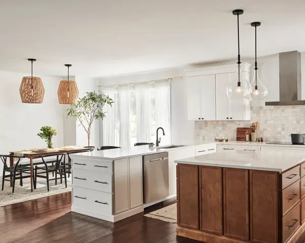 The Ziggy pendant easily adapts to a variety of spaces with its effortlessly modern silhouette. The contemporary, ultra-matte or clear glass shades are counterbalanced by contrasting accents and matching stems. - alternate view