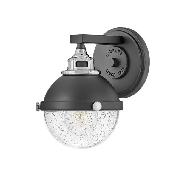 Fletcher’s chic vibe transcends style boundaries. A seamless dome shade features a cast-fitter and an elegant capture ring that secures the clear seedy glass with decorative cast knobs. Spanning vintage to industrial, classic to transitional, Fletcher seamlessly unifies any decor declaration.