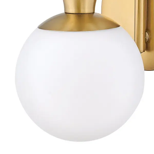 Palma charmingly blends European elegance with timeless touches of the classic pineapple motif. Sophisticated and modern, Palma is infused with a dash of Old World glamour. This enduring design creates a balanced sensation of both refinement and ease as part of overall appeal. - alternate view