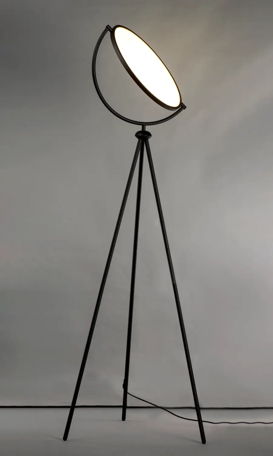 Paddle LED Floor Lamp in Black - Image 2