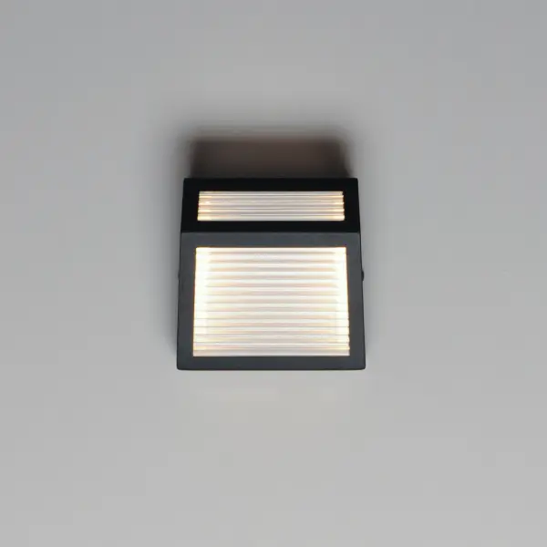 ADA-Compliant Modern Sconce with Striking Ribbed Glass Design - Image 3