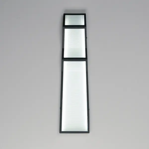 ADA-Compliant Modern LED Sconce with Striking Ribbed Glass Design - Image 3