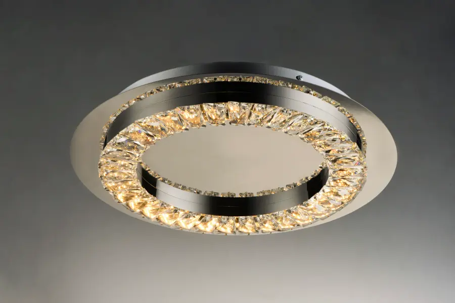 Stunning Crystal Rings Create Floating Light Effect - Image 3