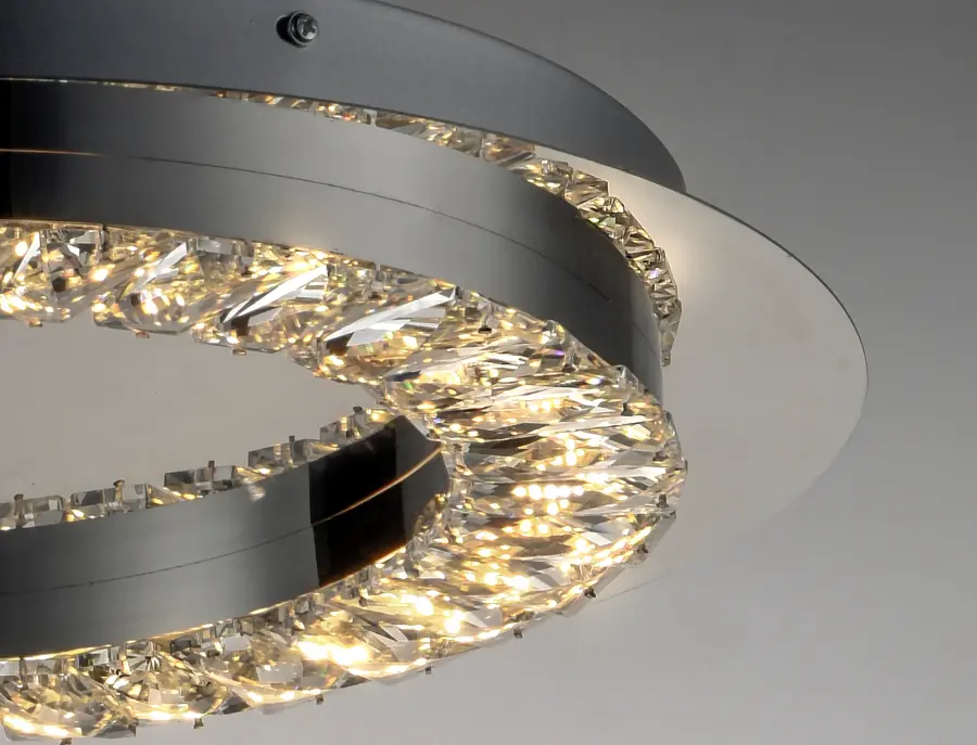 Stunning Crystal Rings Create Floating Light Effect - Image 4