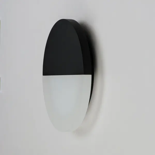 Modern LED Outdoor Sconce with Energy-Efficient Illumination - Image 4