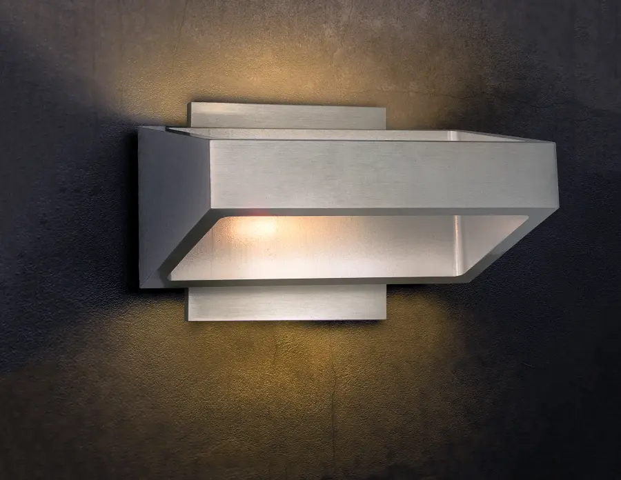 Sleek LED Outdoor Sconce with Modern Aluminum Design - Image 2