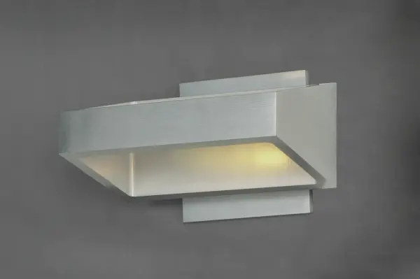 Sleek LED Outdoor Sconce with Modern Aluminum Design - Image 3