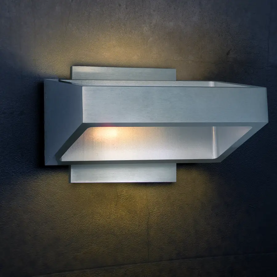 Sleek LED Outdoor Sconce with Modern Aluminum Design - Image 5