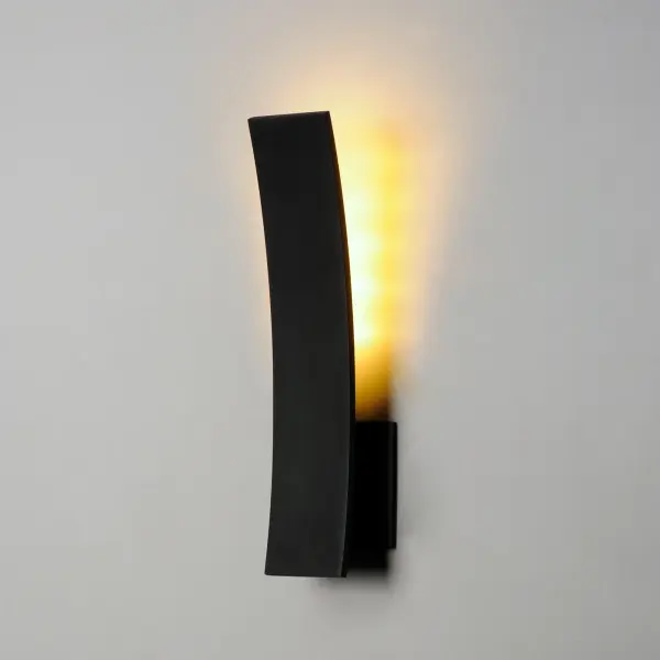 Sleek LED Outdoor Sconce with Energy-Efficient Performance - Image 3