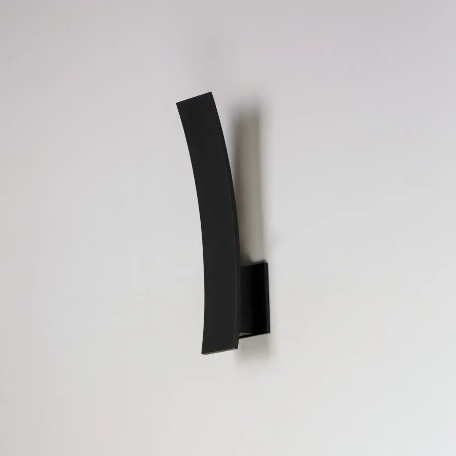 Sleek LED Outdoor Sconce with Energy-Efficient Performance - Image 4