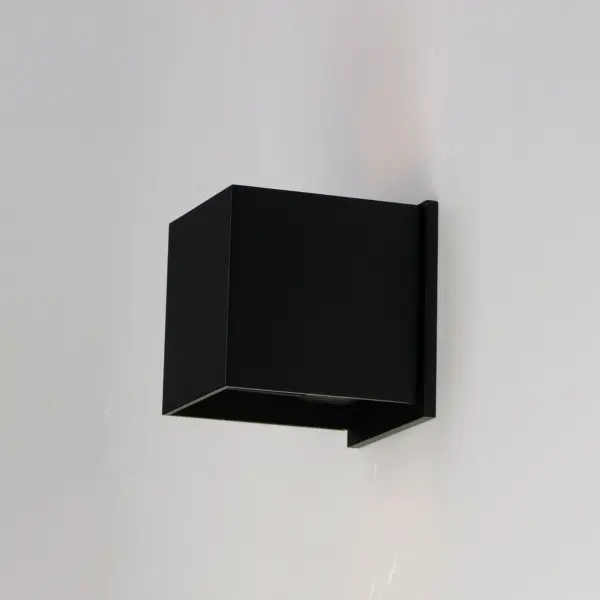Sleek Modern LED Outdoor Sconce with Energy-Efficient Performance - Image 2