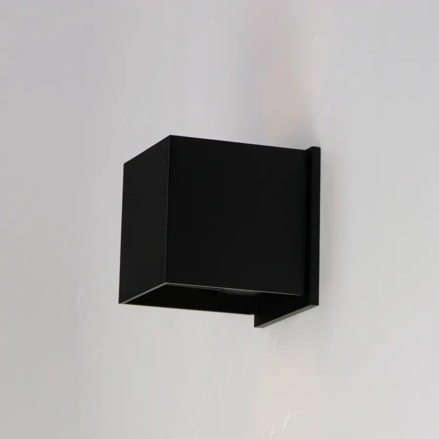 Sleek Modern LED Outdoor Sconce with Energy-Efficient Performance - Image 2