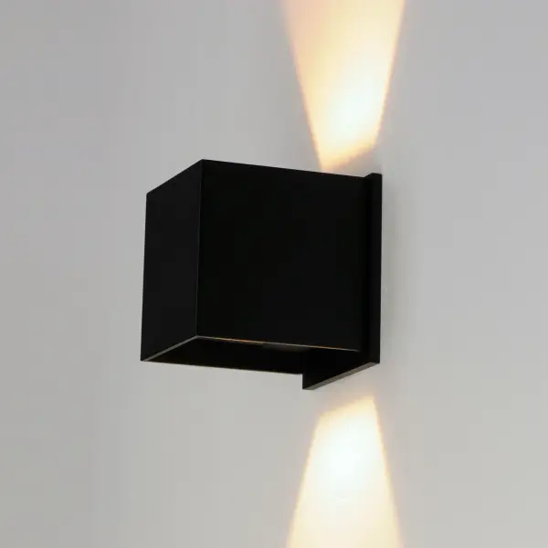 Sleek Modern LED Outdoor Sconce with Energy-Efficient Performance - Image 3