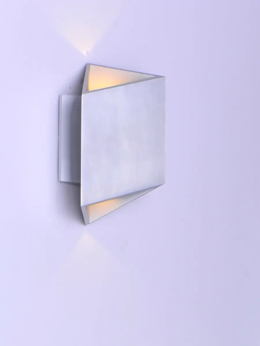 Modern LED Outdoor Sconce with Energy-Efficient Performance - Image 3