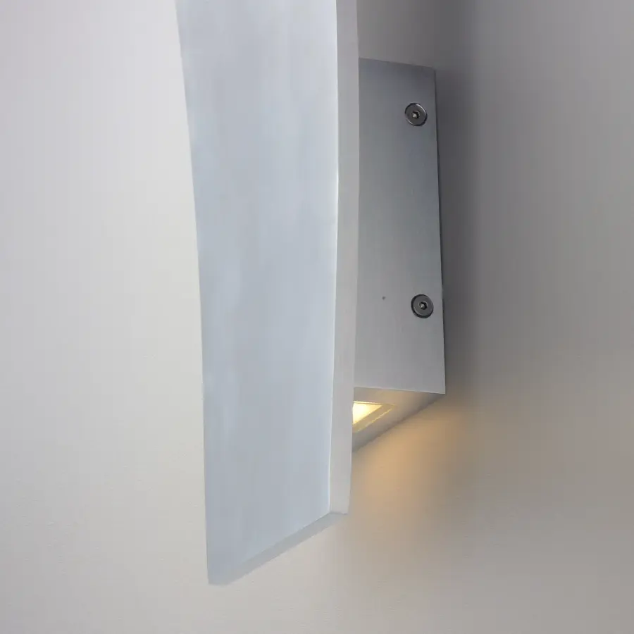 Sleek LED Outdoor Sconce with High-Output Illumination - Image 2
