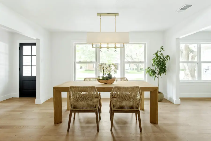 Sophisticated Linear Chandelier with Crystal and Glass Details - Image 5